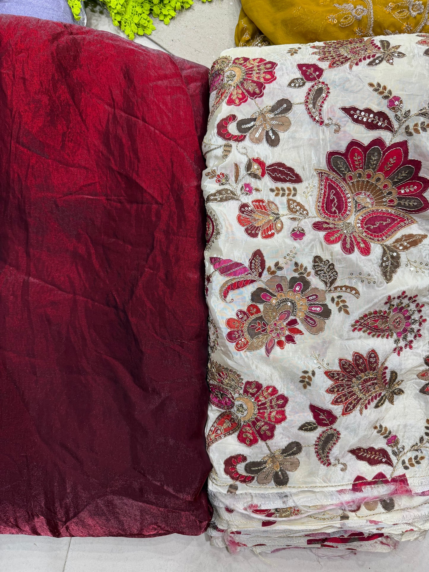 2 kurti 
2 bottom 
dupatta