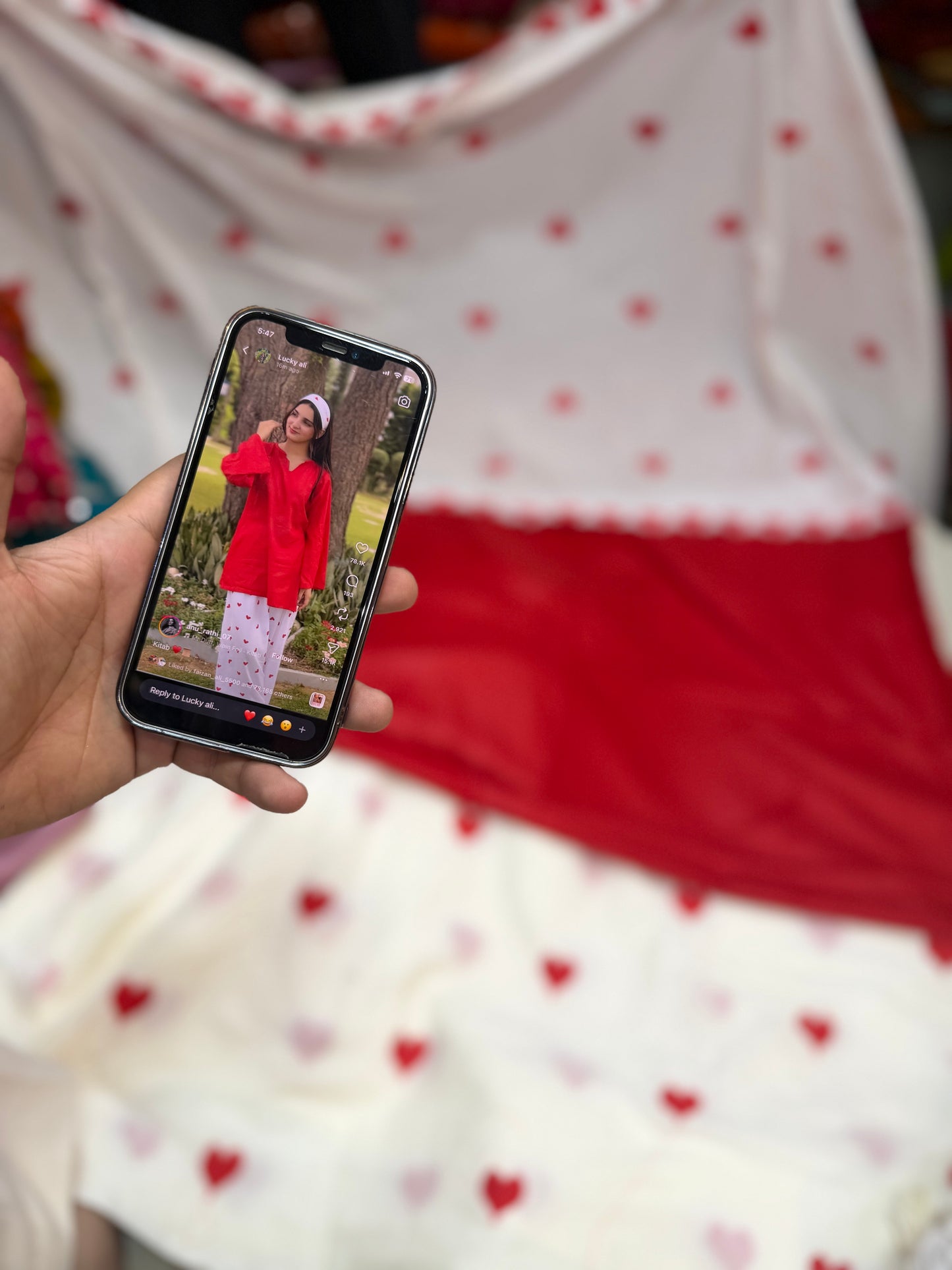 2 kurti 
2 bottom 
dupatta